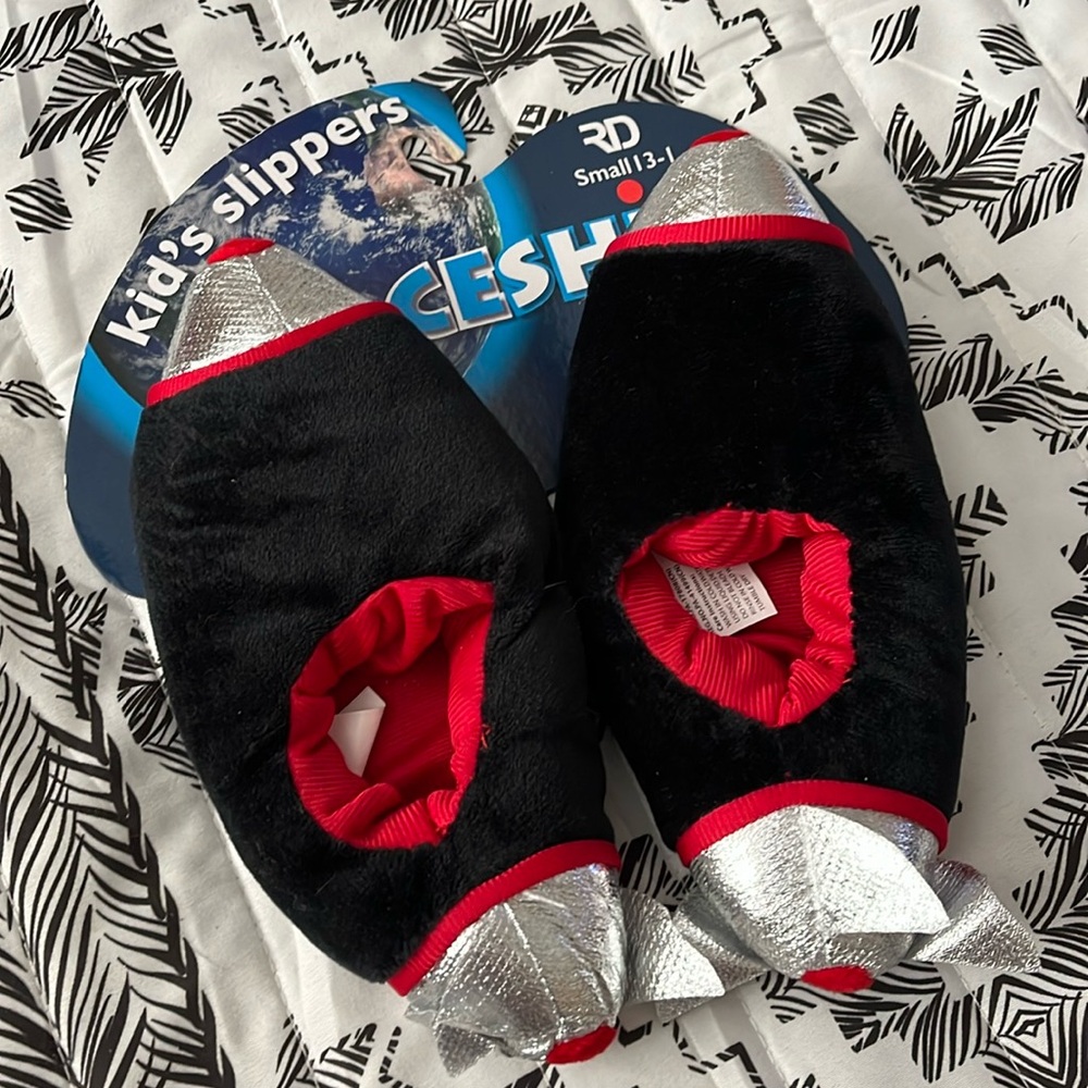 RD Kid’s Spaceship Slippers Size Small
